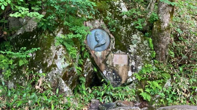 ④明治時代、日本アルプスを世界に紹介した英国人宣教師ウェストンの碑